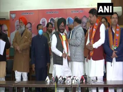 Punjab polls: CM Channi's cousin brother Jaswinder Dhaliwal joins BJP | Punjab polls: CM Channi's cousin brother Jaswinder Dhaliwal joins BJP