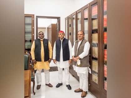 NCP UP chief meets Akhilesh Yadav, holds discussion on upcoming Assembly elections | NCP UP chief meets Akhilesh Yadav, holds discussion on upcoming Assembly elections