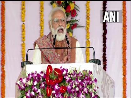 Previous regimes protected criminals, Yogi govt jails them: PM Modi | Previous regimes protected criminals, Yogi govt jails them: PM Modi