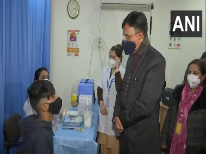 Mandaviya visits RML hospital to take stock of COVID-19 vaccination for children aged 15-18 yrs | Mandaviya visits RML hospital to take stock of COVID-19 vaccination for children aged 15-18 yrs