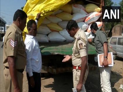 Karnataka: Police seizes 78 quintals of illegally transported PDS rice | Karnataka: Police seizes 78 quintals of illegally transported PDS rice Karnataka: Police seizes 78 quintals of illegally transported PDS rice | Karnataka: Police seizes 78 quintals of illegally transported PDS rice