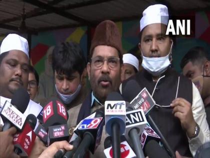 Naqvi offers prayers at Haji Ali Dargah for PM Modi's wellbeing, says 'Parivaar-tantra' is trying to hijack democracy via criminal conspiracy | Naqvi offers prayers at Haji Ali Dargah for PM Modi's wellbeing, says 'Parivaar-tantra' is trying to hijack democracy via criminal conspiracy