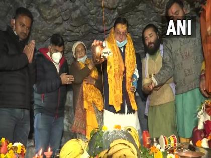 Uttarakhand CM offers prayers at Tapkeshwar Mahadev Temple for better health of people ahead of polls | Uttarakhand CM offers prayers at Tapkeshwar Mahadev Temple for better health of people ahead of polls