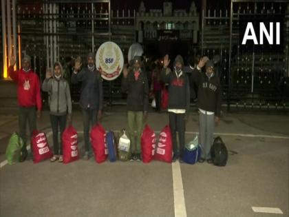 20 Indian fishermen repatriated after four years via Attari-Wagah border | 20 Indian fishermen repatriated after four years via Attari-Wagah border 20 Indian fishermen repatriated after four years via Attari-Wagah border | 20 Indian fishermen repatriated after four years via Attari-Wagah border