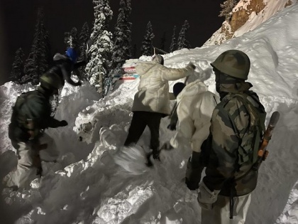 J-K: Army rescues 30 civilians stuck in avalanches near Tangdhar pass | J-K: Army rescues 30 civilians stuck in avalanches near Tangdhar pass