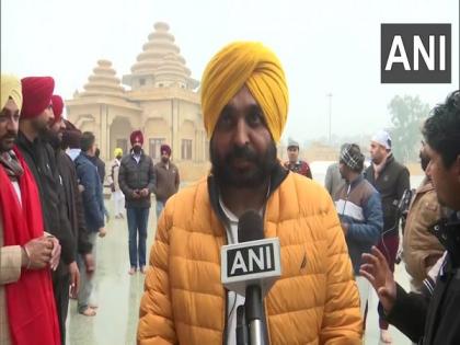 Punjab: AAP's Bhagwant Mann slams Punjab CM over ED raids, challenges him to contest from Dhuri seat | Punjab: AAP's Bhagwant Mann slams Punjab CM over ED raids, challenges him to contest from Dhuri seat