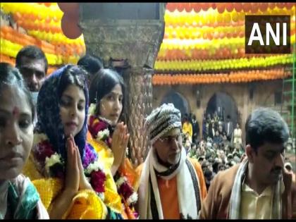 Dimple Yadav offers prayers at Banke Bihari Temple in Vrindavan | Dimple Yadav offers prayers at Banke Bihari Temple in Vrindavan