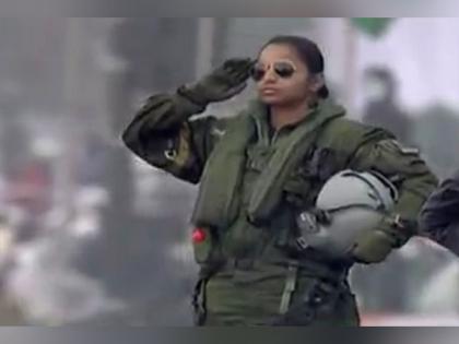 2022 R-Day Parade: 1st woman fighter pilot on Rafale combat aircraft, Flt Lt Shivangi Singh was part of IAF's tableau | 2022 R-Day Parade: 1st woman fighter pilot on Rafale combat aircraft, Flt Lt Shivangi Singh was part of IAF's tableau
