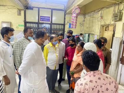 9 people injured in building collapse in Mumbai's Bandra East | 9 people injured in building collapse in Mumbai's Bandra East 9 people injured in building collapse in Mumbai's Bandra East | 9 people injured in building collapse in Mumbai's Bandra East