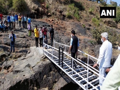 Aaditya Thackeray inaugurates bridge in Maharashtra's Nashik, villagers to get tap water too | Aaditya Thackeray inaugurates bridge in Maharashtra's Nashik, villagers to get tap water too