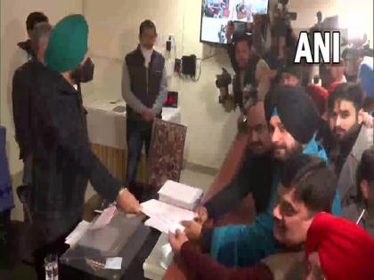 Punjab polls 2022: Navjot Singh Sidhu files nomination papers from Amritsar East | Punjab polls 2022: Navjot Singh Sidhu files nomination papers from Amritsar East