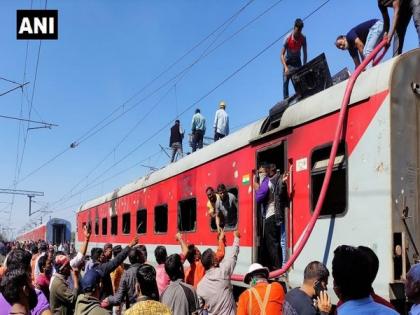 Fire that broke out in Gandhidham-Puri Express train doused, no injuries reported | Fire that broke out in Gandhidham-Puri Express train doused, no injuries reported Fire that broke out in Gandhidham-Puri Express train doused, no injuries reported | Fire that broke out in Gandhidham-Puri Express train doused, no injuries reported
