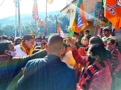CM Dhami campaigns in Uttarakhand's Kapkot, says 'lotus' will bloom again | CM Dhami campaigns in Uttarakhand's Kapkot, says 'lotus' will bloom again