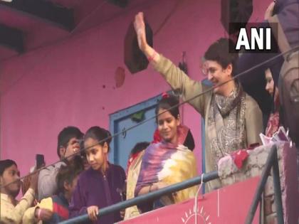 Priyanka Gandhi begins door-to-door campaign in Noida from Kali Mata Mandir, expresses confidence in defeating BJP | Priyanka Gandhi begins door-to-door campaign in Noida from Kali Mata Mandir, expresses confidence in defeating BJP