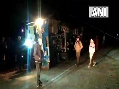 3 injured as bus overturns in Chhattisgarh's Jashpur district | 3 injured as bus overturns in Chhattisgarh's Jashpur district