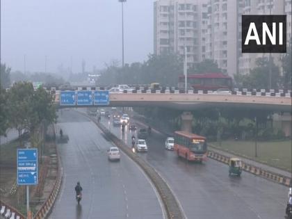 Delhi's air quality remains in very poor category despite light rain | Delhi's air quality remains in very poor category despite light rain Delhi's air quality remains in very poor category despite light rain | Delhi's air quality remains in very poor category despite light rain