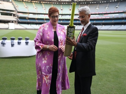 After Quad meet, Jaishankar presents Kohli-signed bat to Australian FM at Melbourne Cricket Ground | After Quad meet, Jaishankar presents Kohli-signed bat to Australian FM at Melbourne Cricket Ground