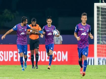 Sunil Chhetri surpasses Bartholomew Ogbeche to become all-time top scorer in ISL | Sunil Chhetri surpasses Bartholomew Ogbeche to become all-time top scorer in ISL