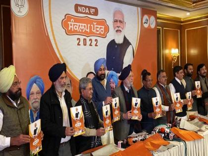 BJP-PLC-SAD(S) alliance releases manifesto for Punjab Assembly polls | BJP-PLC-SAD(S) alliance releases manifesto for Punjab Assembly polls