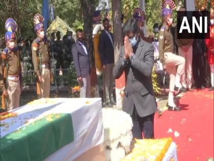 Jharkhand CM pays tribute to CRPF officer who died in encounter with Naxals | Jharkhand CM pays tribute to CRPF officer who died in encounter with Naxals