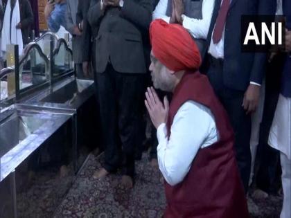 Punjab: Amit Shah offers prayers at Golden Temple | Punjab: Amit Shah offers prayers at Golden Temple