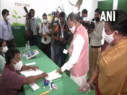 Assembly polls 2022: Goa, UP phase 2 polling begins | Assembly polls 2022: Goa, UP phase 2 polling begins Assembly polls 2022: Goa, UP phase 2 polling begins | Assembly polls 2022: Goa, UP phase 2 polling begins