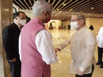 Jaishankar meets Philippine Secretary of Foreign Affairs Locsin | Jaishankar meets Philippine Secretary of Foreign Affairs Locsin