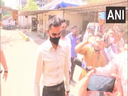 Sameer Wankhede arrives at Kopri Police Station in connection with forgery case | Sameer Wankhede arrives at Kopri Police Station in connection with forgery case