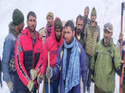 J-K: Six people trapped due to heavy snowfall rescued | J-K: Six people trapped due to heavy snowfall rescued