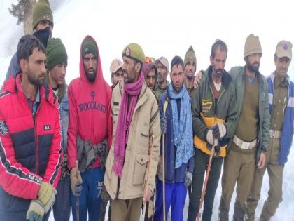 Six missing people trapped in snowfall rescued from J-K's Kishtwar | Six missing people trapped in snowfall rescued from J-K's Kishtwar