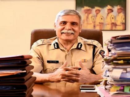 Mumbai Police Commissioner meets senior police officers, BMC, hawkers' association representatives to discuss encroachment | Mumbai Police Commissioner meets senior police officers, BMC, hawkers' association representatives to discuss encroachment Mumbai Police Commissioner meets senior police officers, BMC, hawkers' association representatives to discuss encroachment | Mumbai Police Commissioner meets senior police officers, BMC, hawkers' association representatives to discuss encroachment