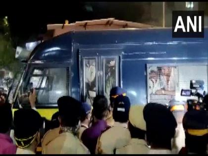 BJP workers taken into custody in Mumbai after clashes with police | BJP workers taken into custody in Mumbai after clashes with police
