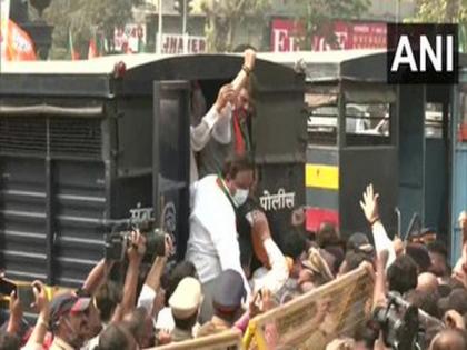 Mumbai police briefly detained Devendra Fadnavis, other BJP leaders during protest for demanding resignation of Nawab Malik | Mumbai police briefly detained Devendra Fadnavis, other BJP leaders during protest for demanding resignation of Nawab Malik Mumbai police briefly detained Devendra Fadnavis, other BJP leaders during protest for demanding resignation of Nawab Malik | Mumbai police briefly detained Devendra Fadnavis, other BJP leaders during protest for demanding resignation of Nawab Malik