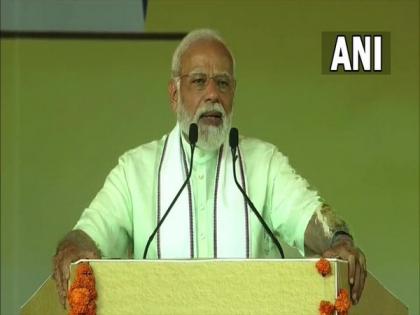 PM Modi gives clarion call to fulfil Bapu's dream of 'Grameen Vikas' | PM Modi gives clarion call to fulfil Bapu's dream of 'Grameen Vikas'