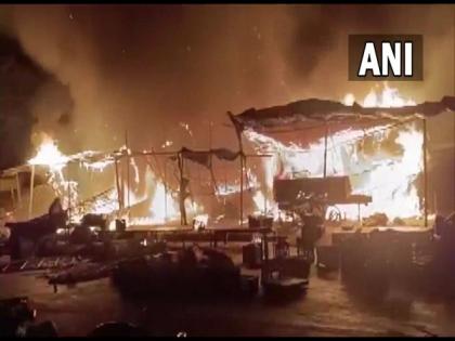 Fire breaks out at grain market in Lucknow, no casualty reported | Fire breaks out at grain market in Lucknow, no casualty reported Fire breaks out at grain market in Lucknow, no casualty reported | Fire breaks out at grain market in Lucknow, no casualty reported