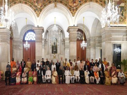 Padma awardees get clicked with President Kovind, VP Naidu, PM Modi | Padma awardees get clicked with President Kovind, VP Naidu, PM Modi Padma awardees get clicked with President Kovind, VP Naidu, PM Modi | Padma awardees get clicked with President Kovind, VP Naidu, PM Modi