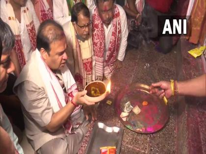 Assam CM offers prayers at Doul Govinda Temple on occasion of Holi | Assam CM offers prayers at Doul Govinda Temple on occasion of Holi