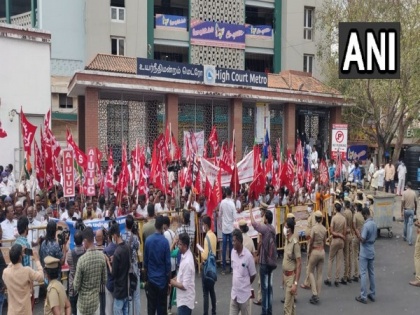 Mixed response to 'Bharat Bandh' on 2nd day | Mixed response to 'Bharat Bandh' on 2nd day