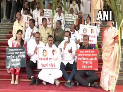 Maharashtra BJP MLAs continue protest demanding Nawab Malik's resignation | Maharashtra BJP MLAs continue protest demanding Nawab Malik's resignation Maharashtra BJP MLAs continue protest demanding Nawab Malik's resignation | Maharashtra BJP MLAs continue protest demanding Nawab Malik's resignation