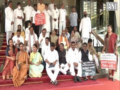 BJP MLAs continue to protest outside Maharashtra Assembly seeking Nawab Malik's resignation | BJP MLAs continue to protest outside Maharashtra Assembly seeking Nawab Malik's resignation BJP MLAs continue to protest outside Maharashtra Assembly seeking Nawab Malik's resignation | BJP MLAs continue to protest outside Maharashtra Assembly seeking Nawab Malik's resignation