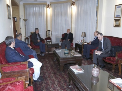 Hamid Karzai meets Russian envoy Kabulov, discusses strengthening ties | Hamid Karzai meets Russian envoy Kabulov, discusses strengthening ties