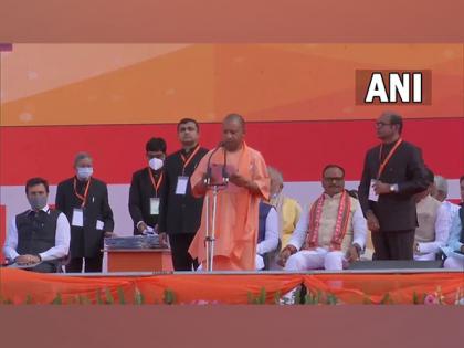 Yogi Adityanath takes oath as Uttar Pradesh CM for second consecutive term | Yogi Adityanath takes oath as Uttar Pradesh CM for second consecutive term