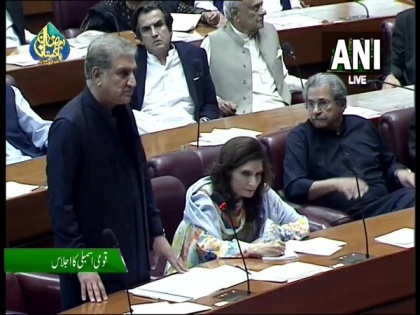 Former Pak FM Qureshi submit nominations for PM slot after PTI meeting headed by Imran Khan | Former Pak FM Qureshi submit nominations for PM slot after PTI meeting headed by Imran Khan
