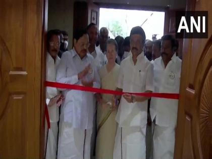 MK Stalin inaugurates DMK's new office 'Anna-Kalaignar Arivalayam' in Delhi | MK Stalin inaugurates DMK's new office 'Anna-Kalaignar Arivalayam' in Delhi