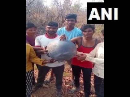 Maharashtra: Metal ring, spherical object found in Sindewahi after yesterday's meteor shower | Maharashtra: Metal ring, spherical object found in Sindewahi after yesterday's meteor shower