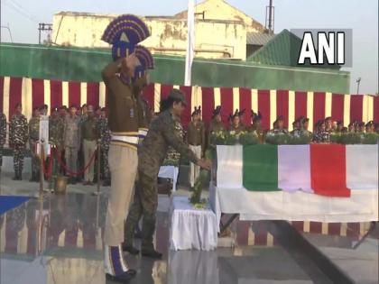 CRPF holds wreath laying ceremony of Constable killed in Srinagar's terror attack | CRPF holds wreath laying ceremony of Constable killed in Srinagar's terror attack