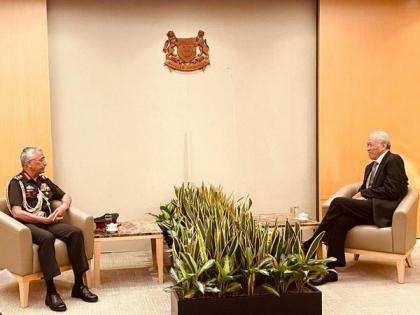 Army Chief Gen Naravane discusses defence ties with Singapore Defence Minister | Army Chief Gen Naravane discusses defence ties with Singapore Defence Minister