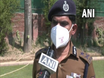 J-K: 3 soldiers, one civilian receive minor injuries in ongoing encounter in Baramulla | J-K: 3 soldiers, one civilian receive minor injuries in ongoing encounter in Baramulla