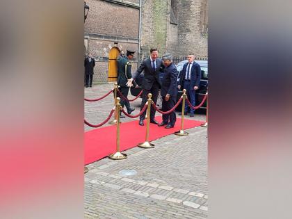 Netherlands PM gives warm welcome to President Kovind at his office in Hague | Netherlands PM gives warm welcome to President Kovind at his office in Hague