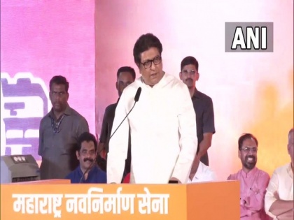 Raj Thackeray, two MNS leaders booked under Arms act for wielding sword during rally in Thane | Raj Thackeray, two MNS leaders booked under Arms act for wielding sword during rally in Thane